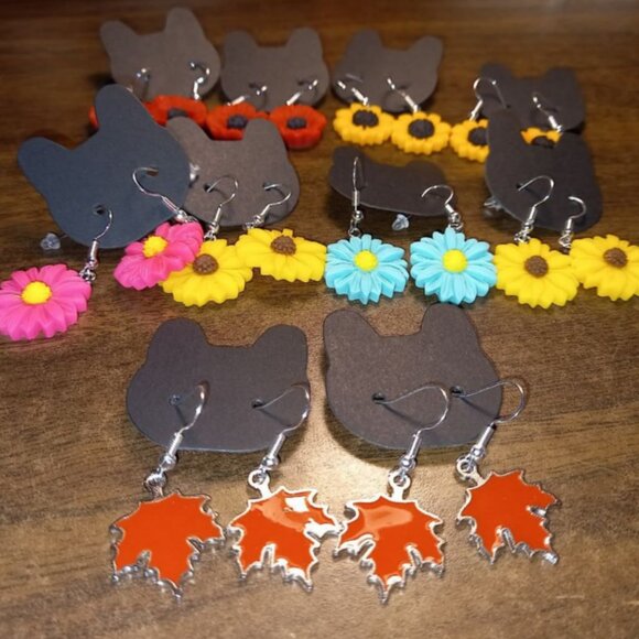 🌸✨ Fun & Floral Earrings – $20/4 pairs ✨🐱🌼 - Picture 4 of 5